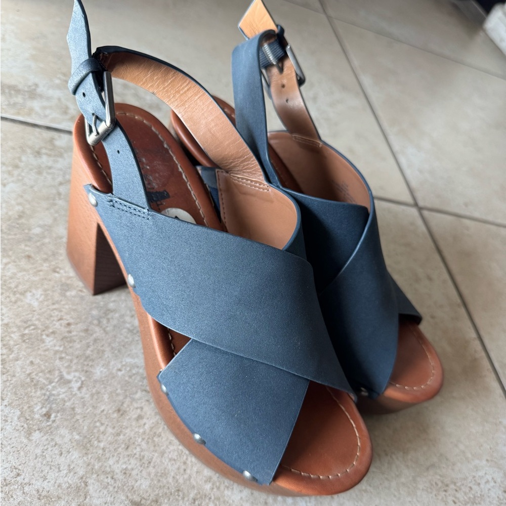 Sandals 👡 - Picture 2 of 7